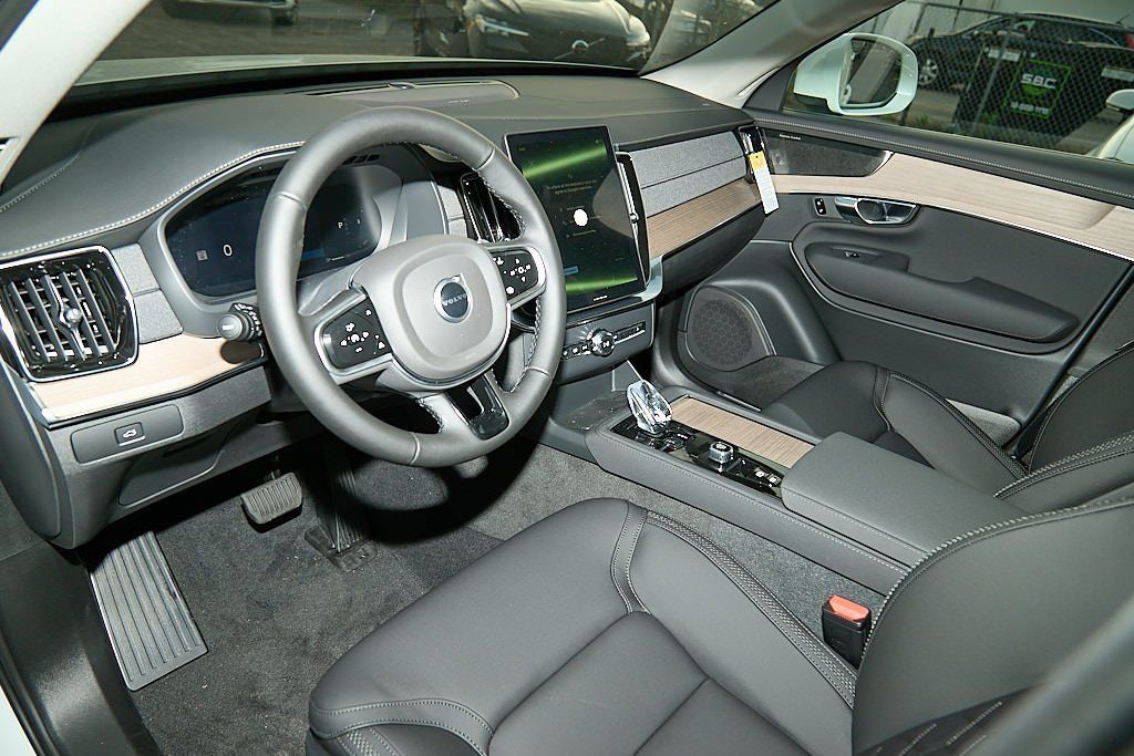 New 2026 Volvo XC90 B6 Plus w/ Protection Package AWD/4WD image 12
