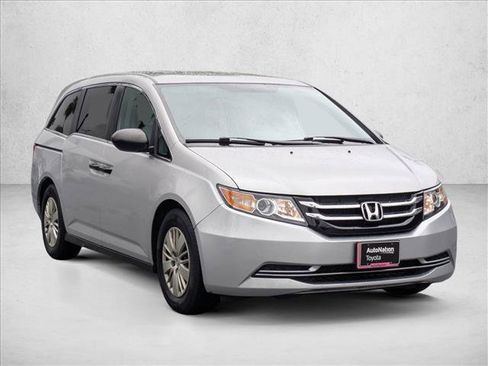 Used 2015 Honda Odyssey LX image 3