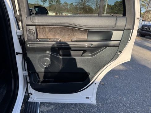 Used 2018 Ford Expedition Limited w/ Equipment Group 301A image 12