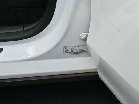 Used 2021 Tesla Model Y Long Range image 32