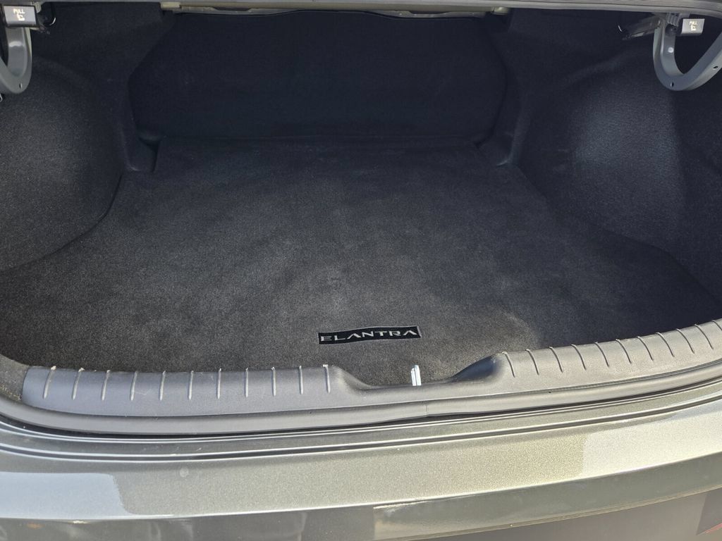 Certified 2025 Hyundai Elantra SEL FWD image 14