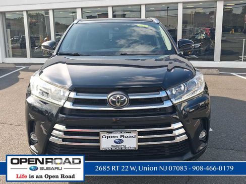 Used 2019 Toyota Highlander Limited AWD/4WD image 2