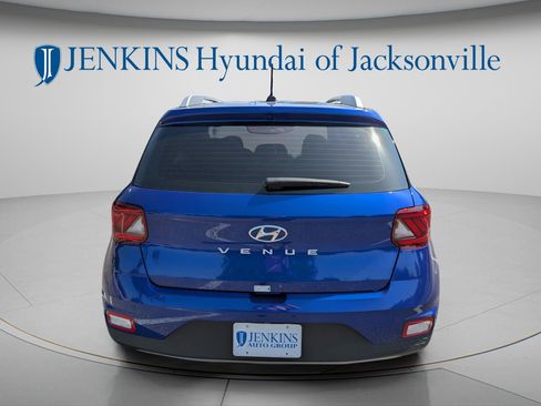 New 2025 Hyundai Venue SEL FWD image 4