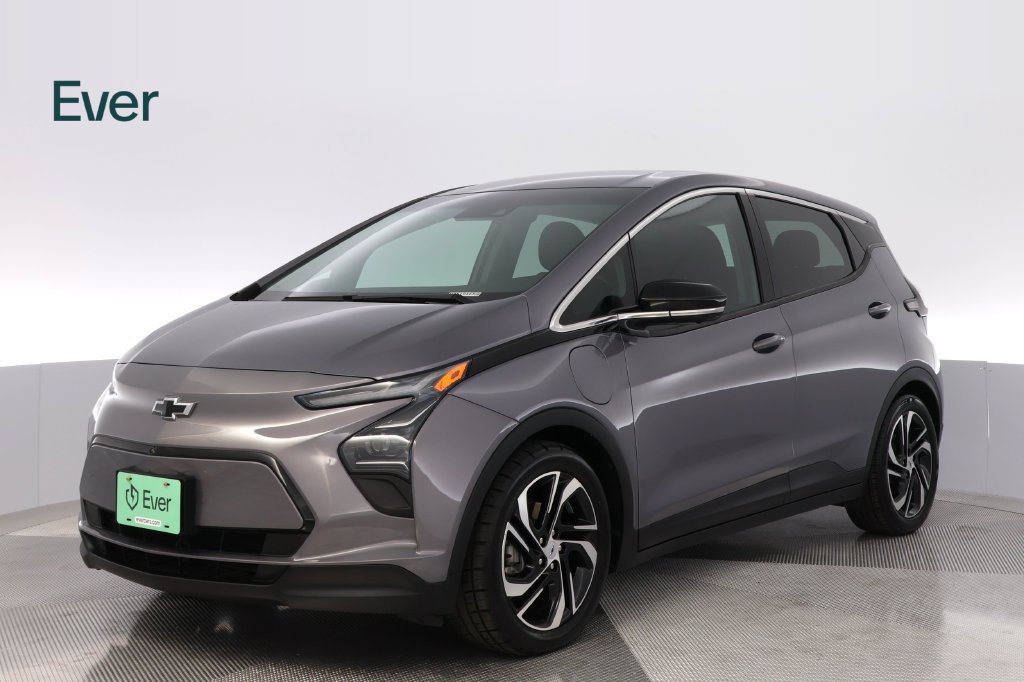 Used 2022 Chevrolet Bolt LT w/ Infotainment Package FWD image 2