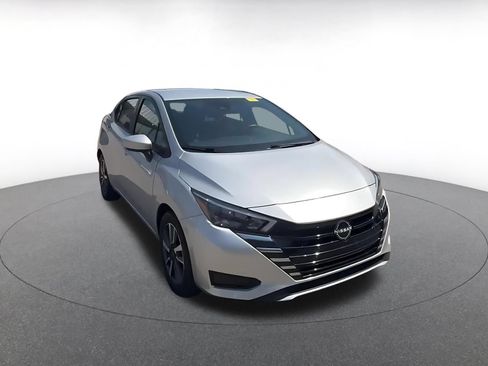 Used 2025 Nissan Versa SV FWD image 3