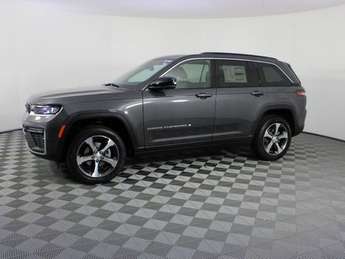 New 2026 Jeep Grand Cherokee Limited w/ Luxury Tech Group II AWD/4WD image 2