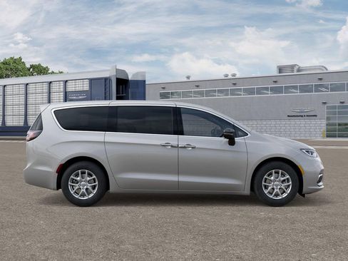 New 2026 Chrysler Pacifica Select image 21