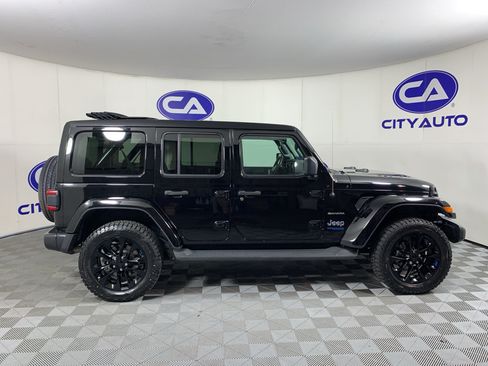 Used 2022 Jeep Wrangler Unlimited Sahara w/ Cold Weather Group AWD/4WD image 2