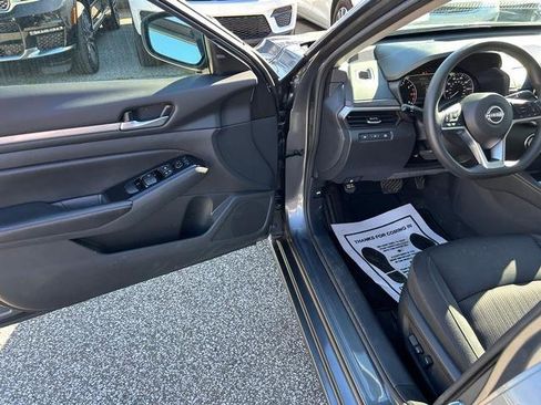 Used 2023 Nissan Altima 2.5 SV image 9