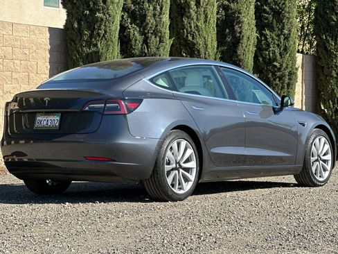 Used 2018 Tesla Model 3 image 4