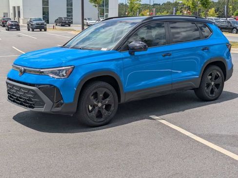 Certified 2025 Volkswagen Taos SE AWD/4WD image 8