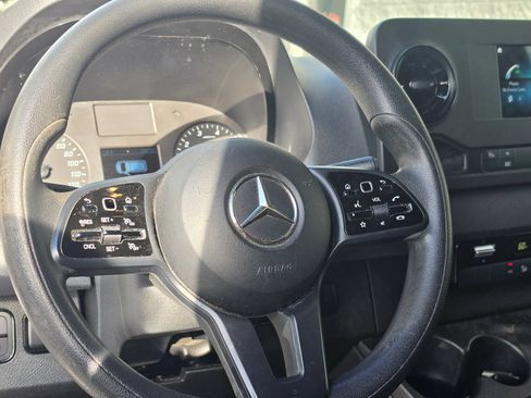Used 2020 Mercedes-Benz Sprinter 2500 image 12