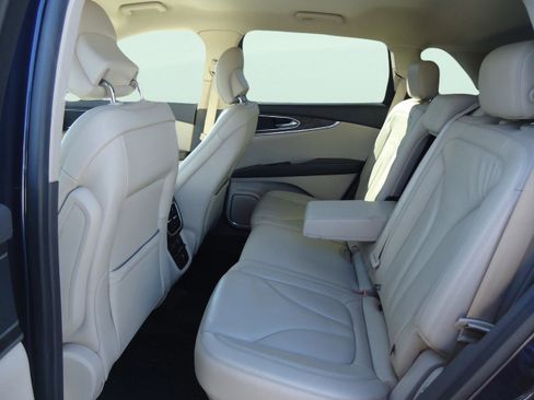 Used 2017 Lincoln MKX Select w/ Select Plus Package image 28