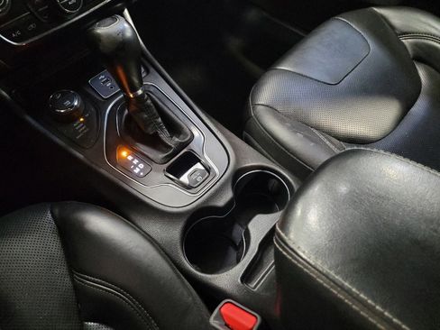 Used 2019 Jeep Cherokee Limited AWD/4WD image 26