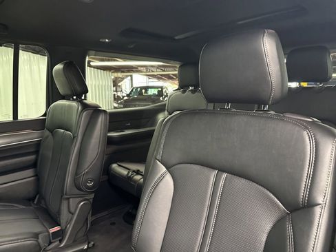 Used 2025 Jeep Wagoneer Series II w/ Convenience Group I AWD/4WD image 14