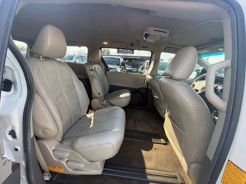 Used 2014 Toyota Sienna XLE FWD image 20