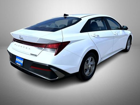 Used 2025 Hyundai Elantra SE image 5