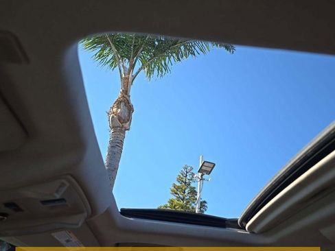 Used 2018 Cadillac Escalade Premium Luxury image 18