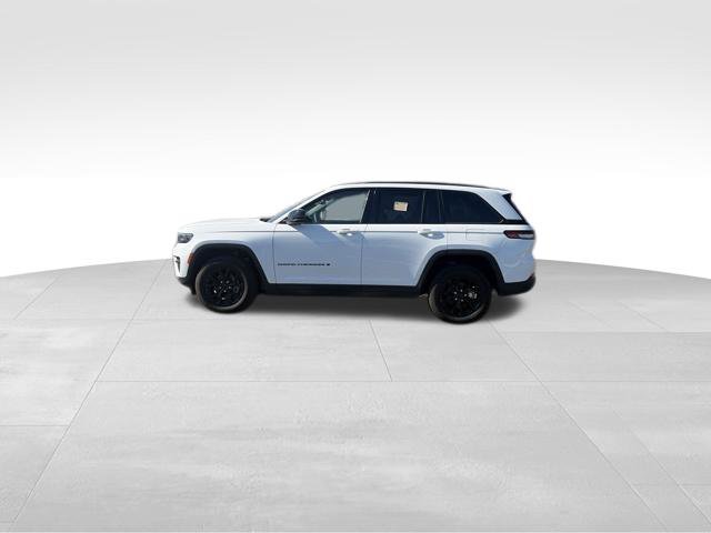 Used 2024 Jeep Grand Cherokee Altitude AWD/4WD image 10