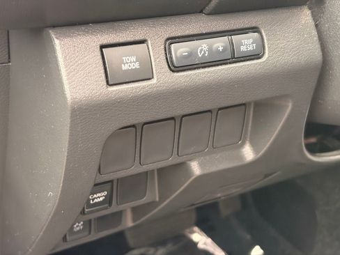Used 2022 Nissan Frontier SV RWD image 19