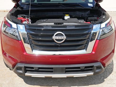 Used 2023 Nissan Pathfinder SL FWD image 7