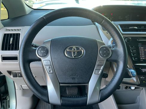 Certified 2017 Toyota Prius V Four w/ Carpet Mat Package image 9