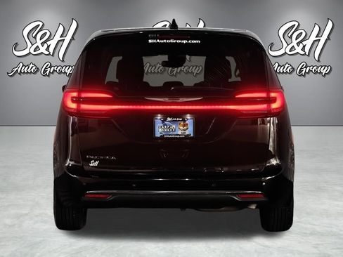 Used 2024 Chrysler Pacifica Touring-L FWD image 20