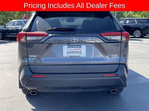 Used 2021 Toyota RAV4 XLE AWD/4WD image 4