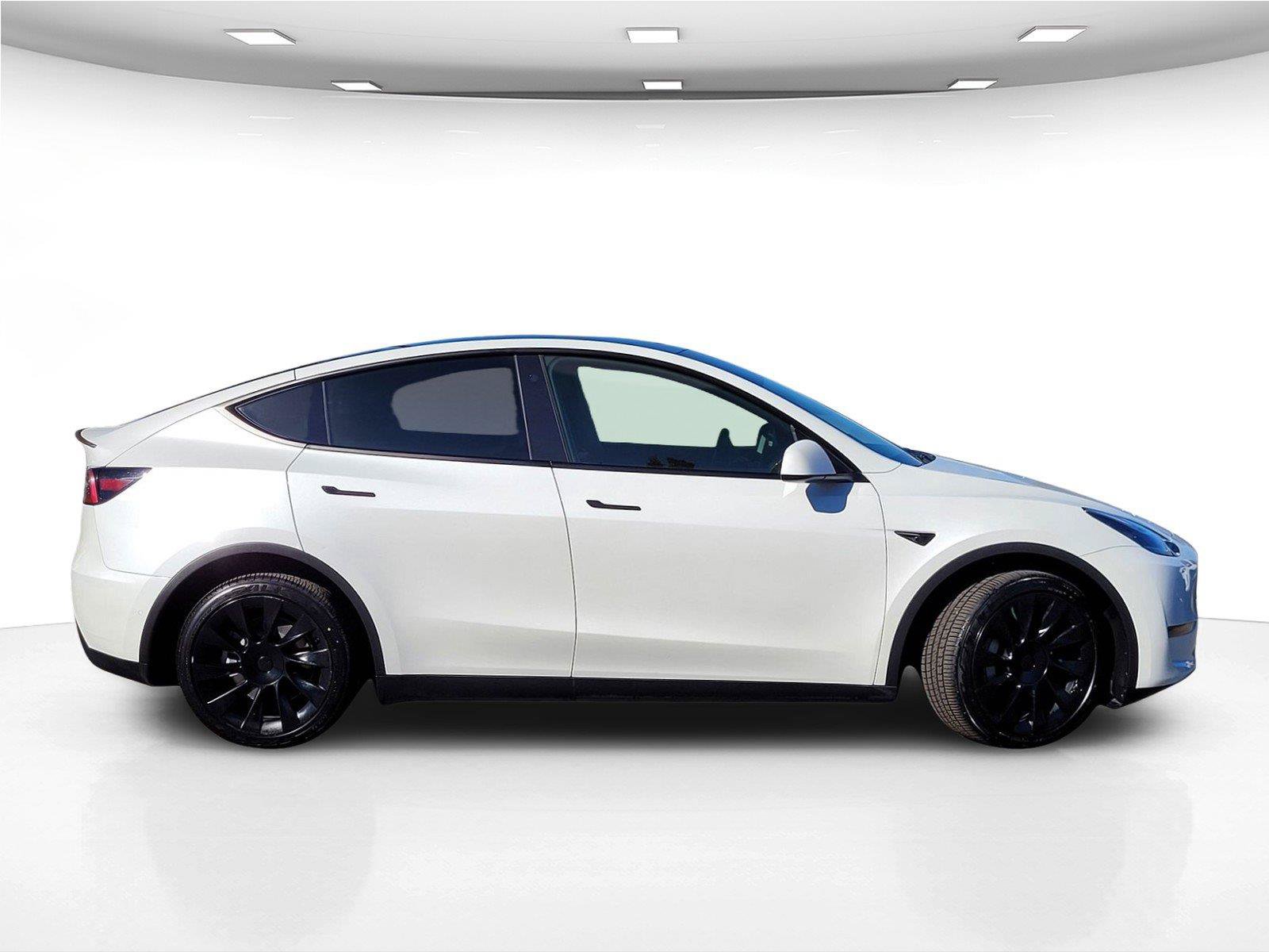 Used 2022 Tesla Model Y Long Range AWD/4WD image 5
