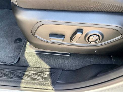 New 2025 Jeep Grand Cherokee L Laredo w/ Luxury Tech Group I image 17