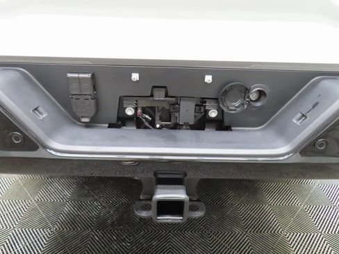 Used 2025 Chevrolet Silverado 2500 ZR2 w/ Technology Package image 51