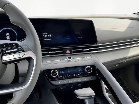 Certified 2023 Hyundai Elantra SEL w/ Convenience Package FWD image 9