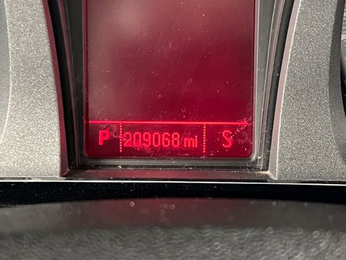 Used 2017 GMC Terrain SLE w/ Technology Package FWD image 29