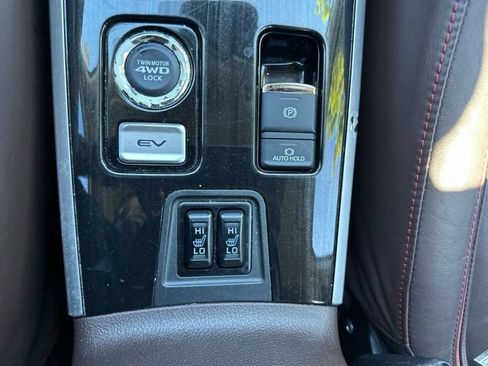 Used 2018 Mitsubishi Outlander SEL AWD/4WD image 36