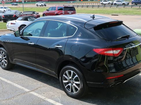 Used 2017 Maserati Levante w/ Luxury Package image 10