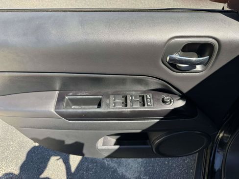 Used 2017 Jeep Patriot Latitude AWD/4WD image 13