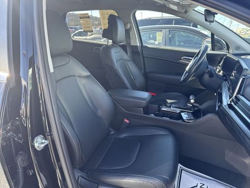 Used 2025 Kia Sportage EX image 24