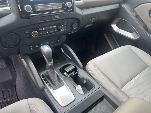 Used 2022 Nissan Frontier SV image 37