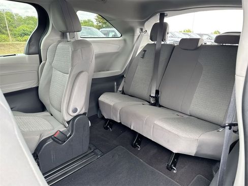 Used 2024 Toyota Sienna LE image 22