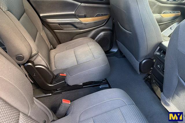 Used 2021 GMC Acadia SLE w/ Driver Convenience Package FWD image 19