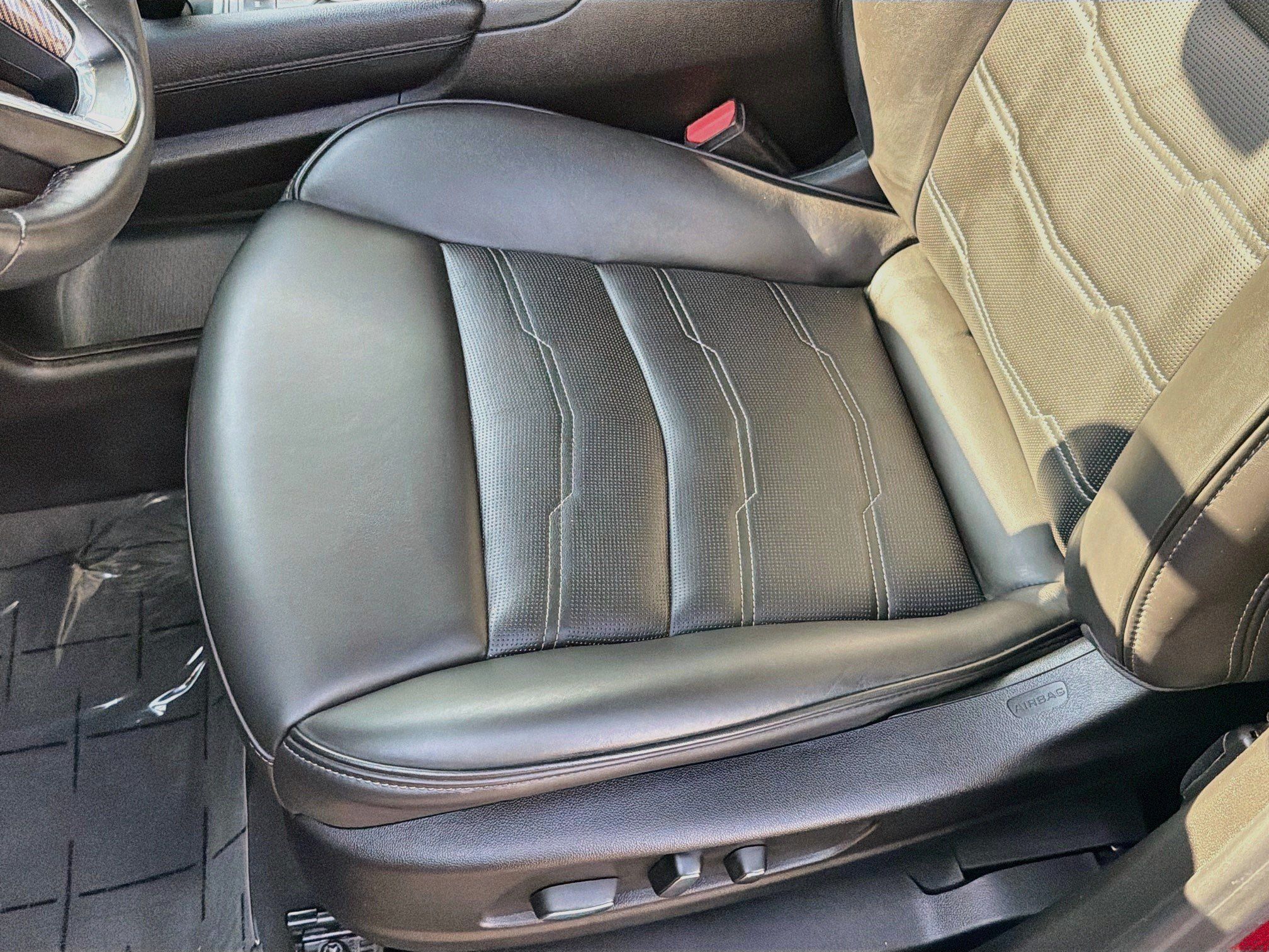 Certified 2024 Cadillac XT6 Sport w/ Platinum Package AWD/4WD image 24