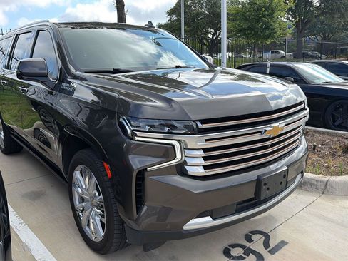 Used 2021 Chevrolet Suburban High Country w/ Premium Package AWD/4WD image 12