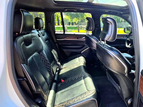 Used 2023 Jeep Grand Cherokee Summit w/ Luxury Tech Group V AWD/4WD image 8