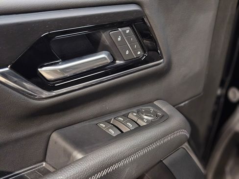 Used 2025 GMC Yukon Denali w/ Sun & Power Step Package image 21