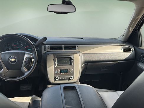 Used 2008 Chevrolet Suburban LT AWD/4WD image 9