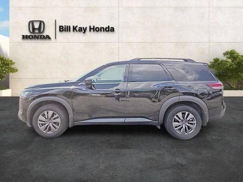 Used 2024 Nissan Pathfinder SV w/ SV Premium Package AWD/4WD image 11
