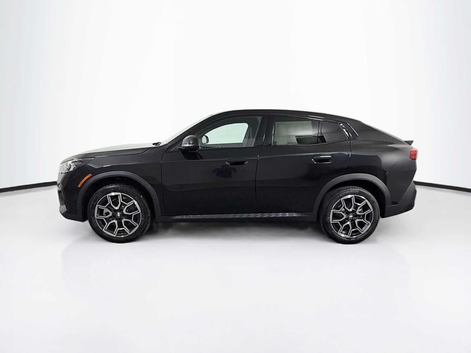 New 2026 BMW X2 xDrive28i w/ Technology Package AWD/4WD image 4
