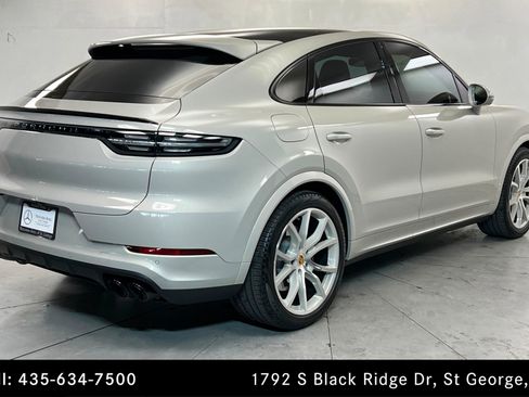 Used 2022 Porsche Cayenne Turbo AWD/4WD image 5