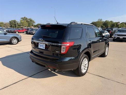 Used 2015 Ford Explorer XLT AWD/4WD image 3