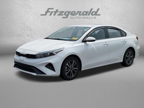 Used 2022 Kia Forte LXS FWD image 3